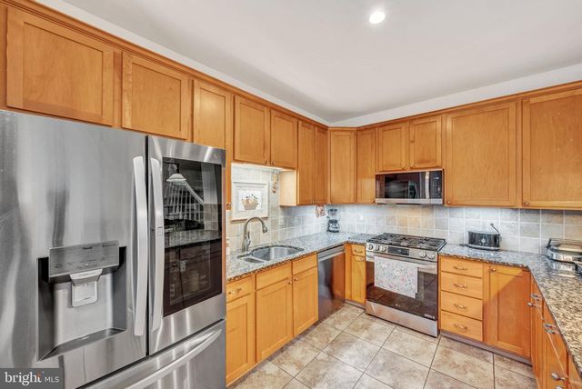 5 CARTER LN, Marlton, NJ 08053