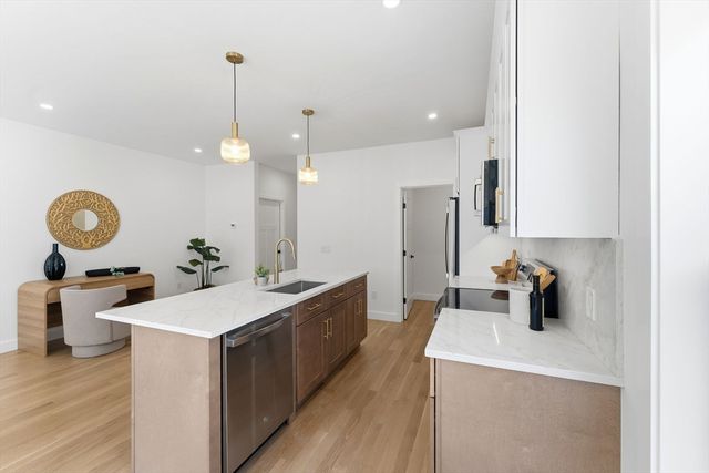 142 Fisher St B, Attleboro, MA 02703