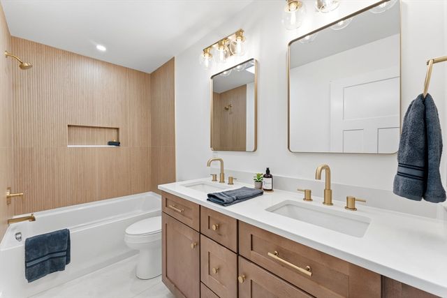 142 Fisher St B, Attleboro, MA 02703