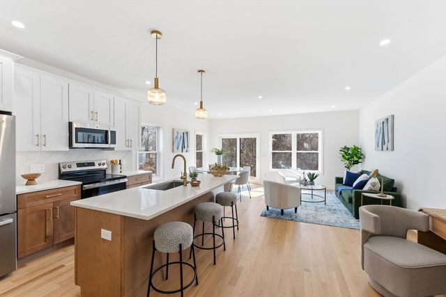 142 Fisher St B, Attleboro, MA 02703