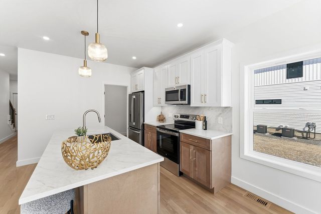 142 Fisher St B, Attleboro, MA 02703