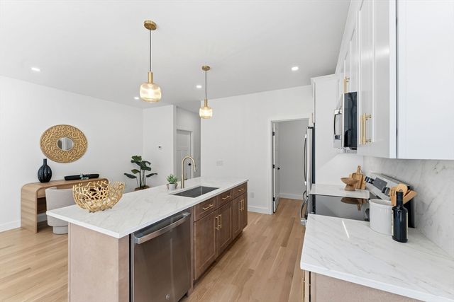 142 Fisher St B, Attleboro, MA 02703