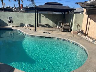 10019 Rosecrans, Bellflower, CA 90706