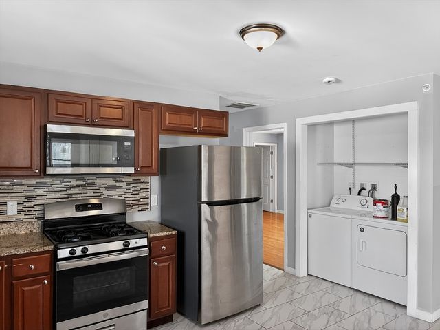 247 Pilgrim Ave 3, Worcester, MA 01604