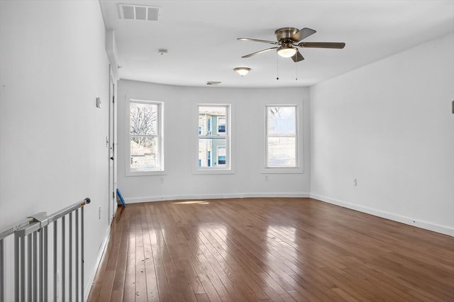 247 Pilgrim Ave 3, Worcester, MA 01604