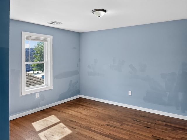 247 Pilgrim Ave 3, Worcester, MA 01604