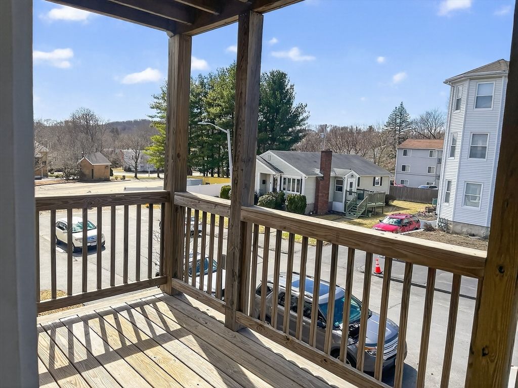 247 Pilgrim Ave 3, Worcester, MA 01604