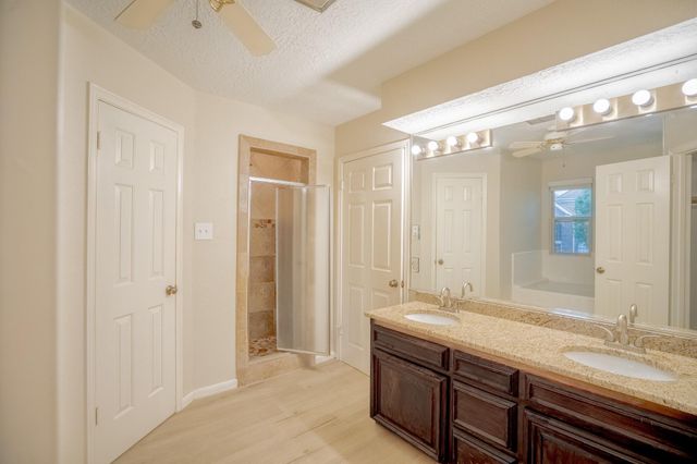 4219 Meadowchase Lane, Houston, TX 77014
