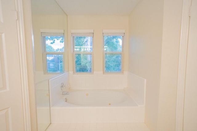 4219 Meadowchase Lane, Houston, TX 77014
