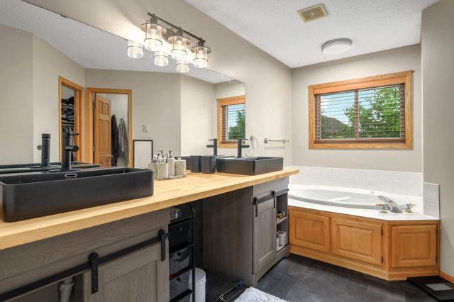 17116 81st Avenue N, Maple Grove, MN 55311