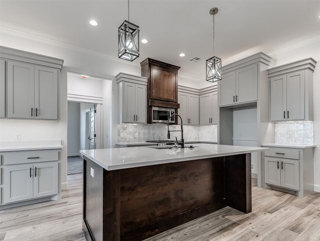 8241 Buffalo Ridge, Edmond, OK 73007