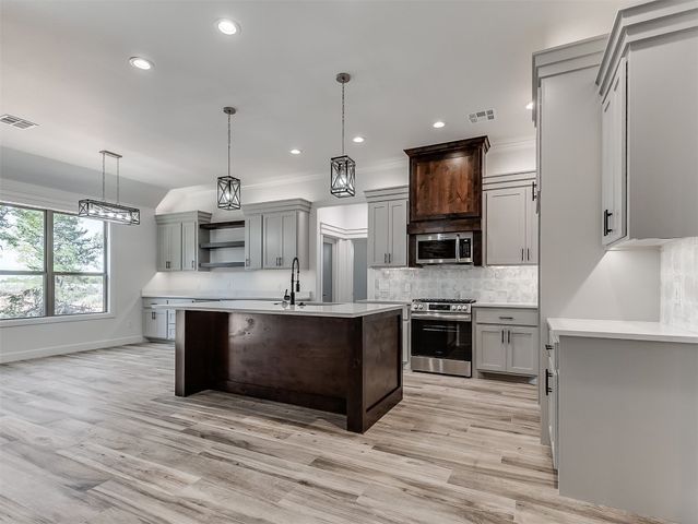 8241 Buffalo Ridge, Edmond, OK 73007