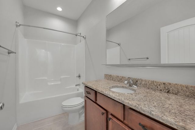 6000 Fiori Drive, Crestview, FL 32539