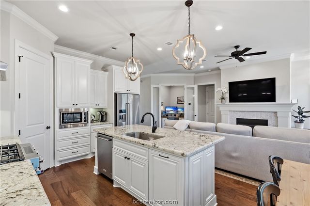 2816 Maroon Court, Bryan, TX 77807