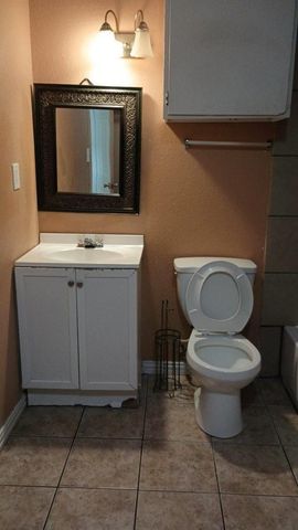 342 Casa Grande Drive B, Houston, TX 77060