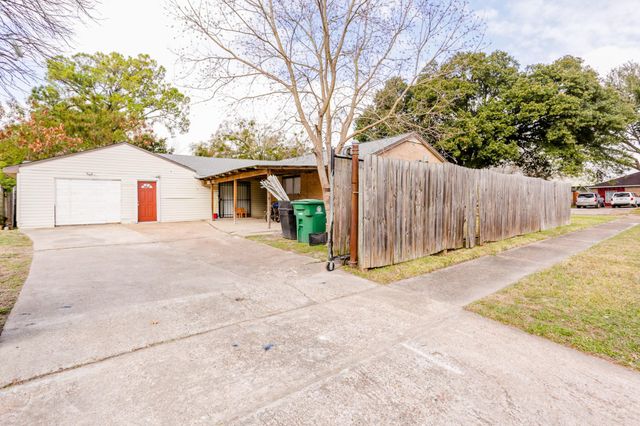 342 Casa Grande Drive B, Houston, TX 77060