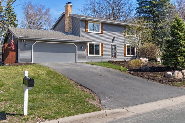 404 Cimarron Circle, Chanhassen, MN 55317