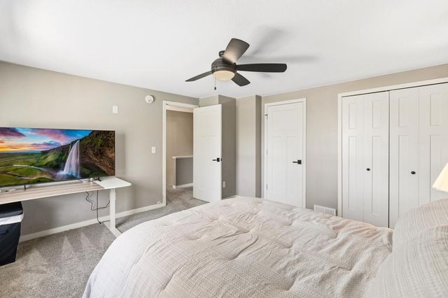 404 Cimarron Circle, Chanhassen, MN 55317