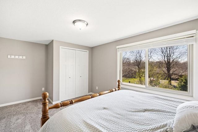 404 Cimarron Circle, Chanhassen, MN 55317