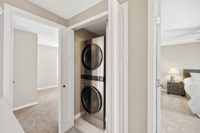 404 Cimarron Circle, Chanhassen, MN 55317