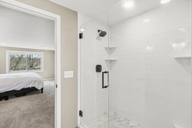 404 Cimarron Circle, Chanhassen, MN 55317