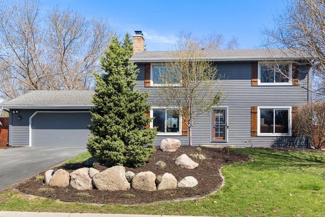 404 Cimarron Circle, Chanhassen, MN 55317