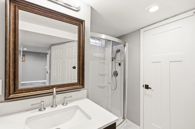 404 Cimarron Circle, Chanhassen, MN 55317