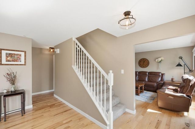 404 Cimarron Circle, Chanhassen, MN 55317