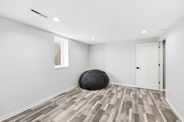 404 Cimarron Circle, Chanhassen, MN 55317