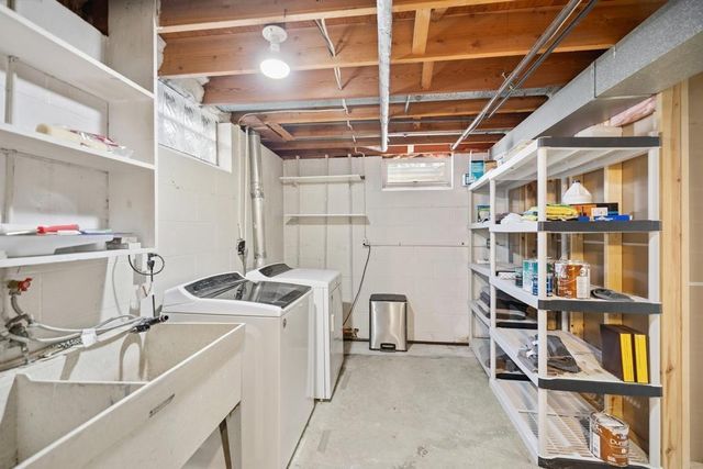 404 Cimarron Circle, Chanhassen, MN 55317