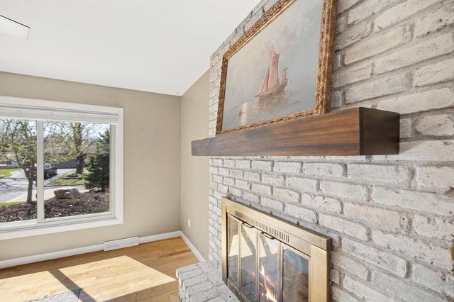 404 Cimarron Circle, Chanhassen, MN 55317