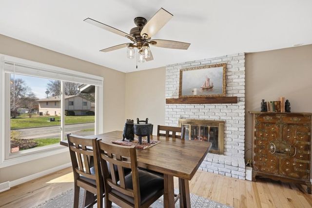 404 Cimarron Circle, Chanhassen, MN 55317