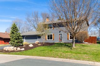 404 Cimarron Circle, Chanhassen, MN 55317