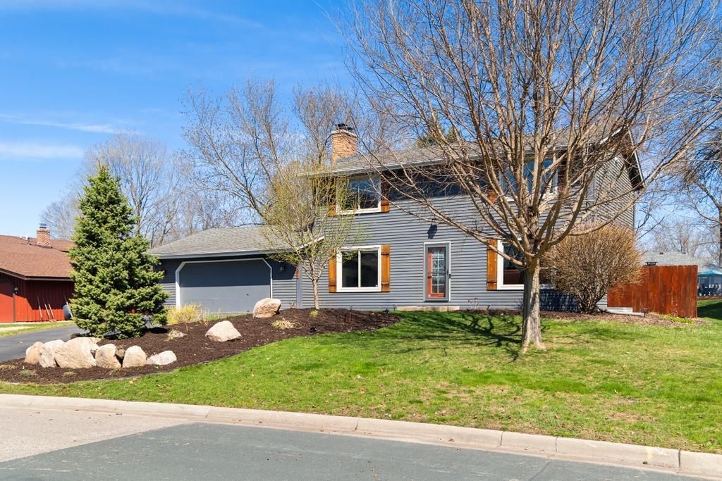 404 Cimarron Circle, Chanhassen, MN 55317