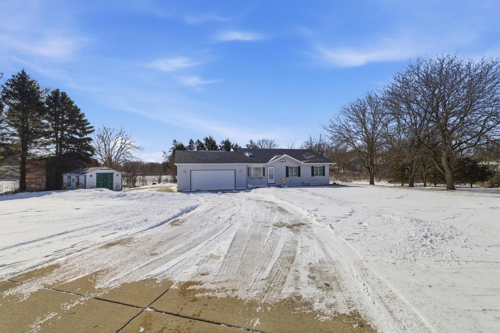 27741 Kramer ROAD, Waterford, WI 53185