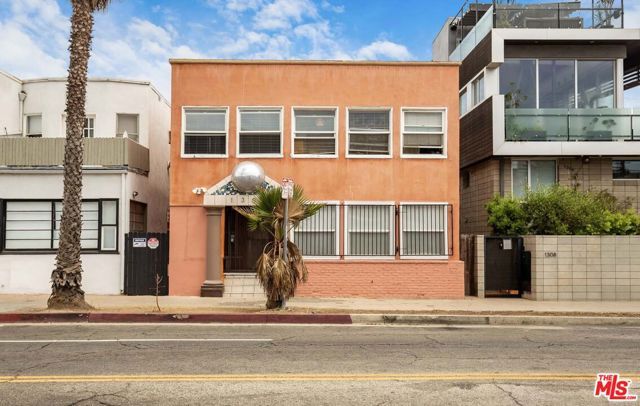 1304 Pacific Avenue, Los Angeles, CA 90291