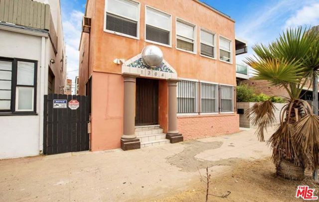 1304 Pacific Avenue, Los Angeles, CA 90291