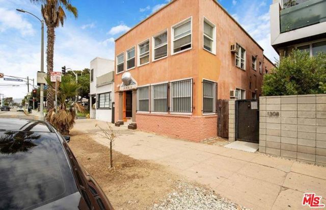 1304 Pacific Avenue, Los Angeles, CA 90291