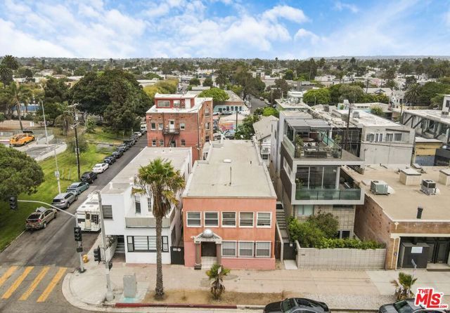 1304 Pacific Avenue, Los Angeles, CA 90291