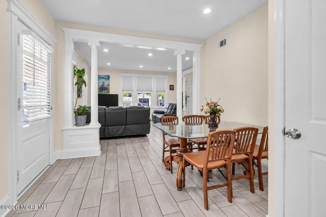 27 Oakwood Place, Keansburg, NJ 07734