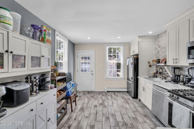 27 Oakwood Place, Keansburg, NJ 07734
