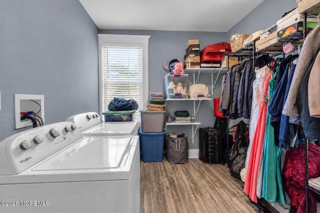 27 Oakwood Place, Keansburg, NJ 07734