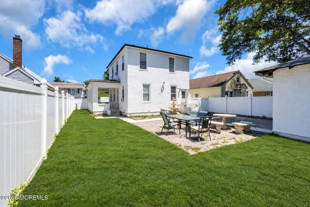 27 Oakwood Place, Keansburg, NJ 07734