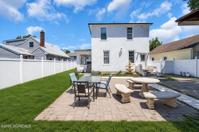 27 Oakwood Place, Keansburg, NJ 07734