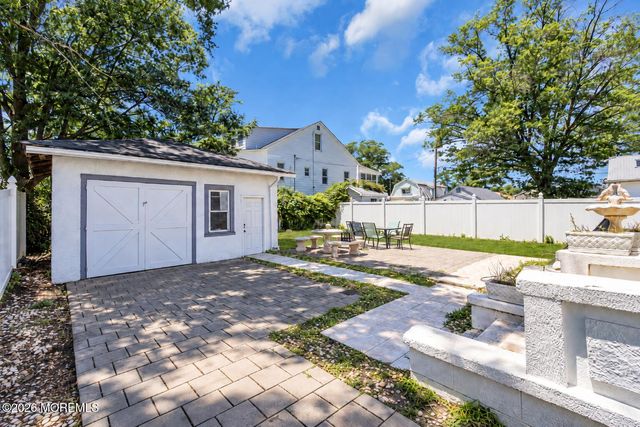 27 Oakwood Place, Keansburg, NJ 07734