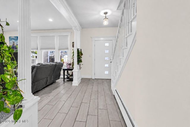 27 Oakwood Place, Keansburg, NJ 07734