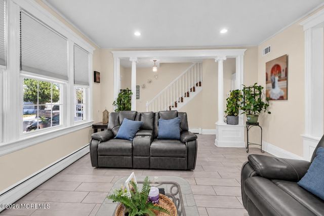 27 Oakwood Place, Keansburg, NJ 07734