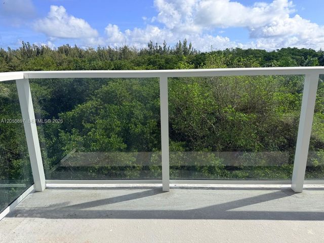 14951 Royal Oaks Lane 409, North Miami, FL 33181