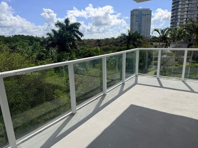 14951 Royal Oaks Lane 409, North Miami, FL 33181