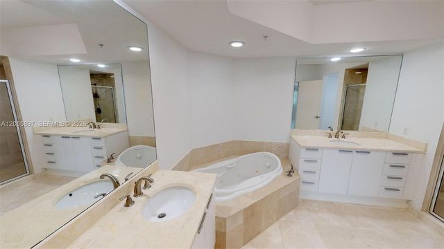 14951 Royal Oaks Lane 409, North Miami, FL 33181